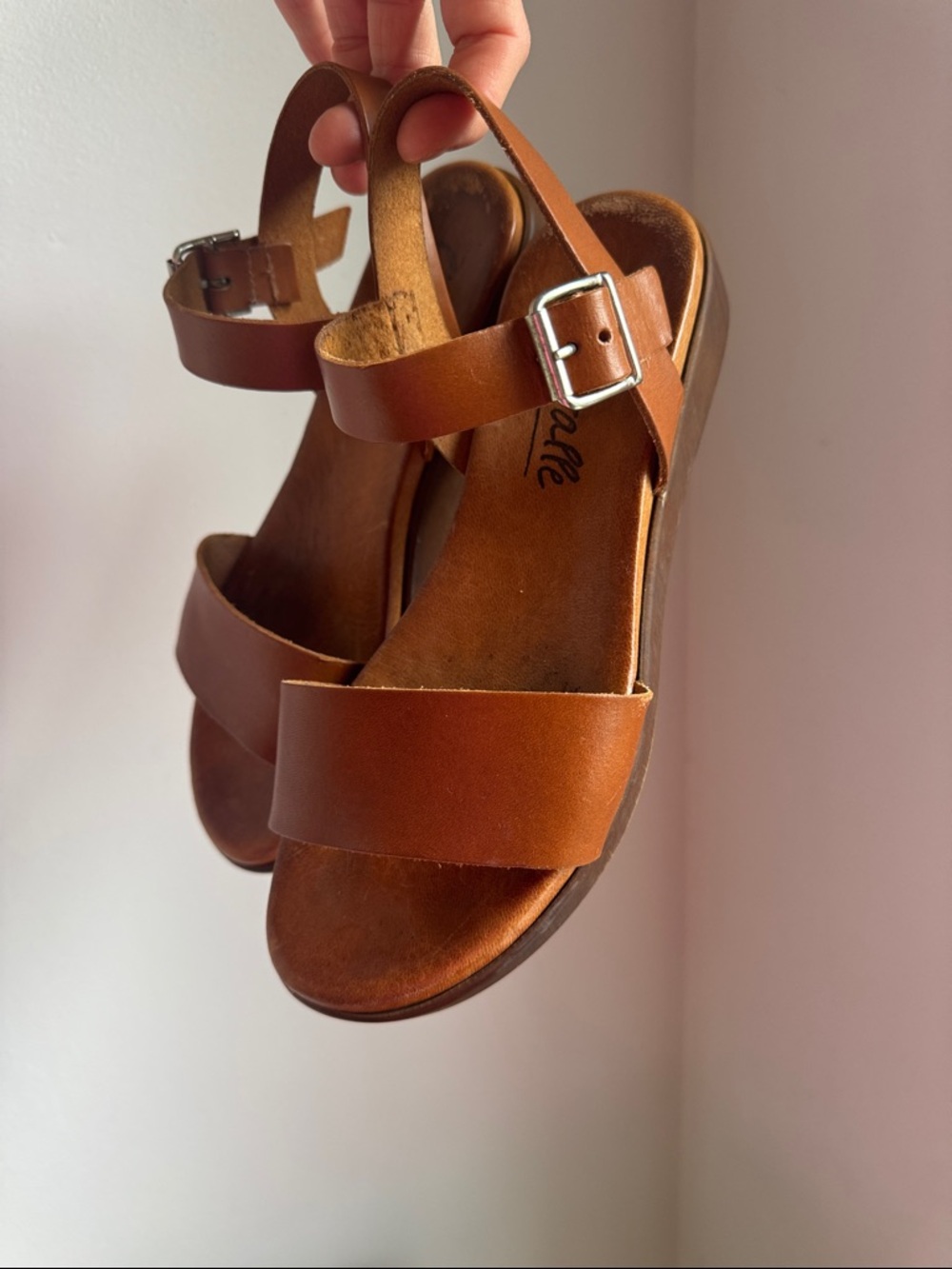 L'INTERVALLE Tan Leather Platform Sandals with Buckle Strap